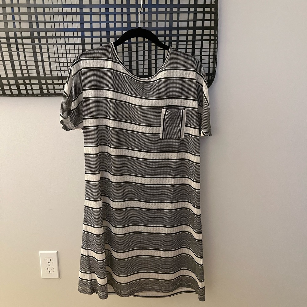 Pia Rossini Black and White Striped Bathing Suit Cover Up, Women’s Size Large